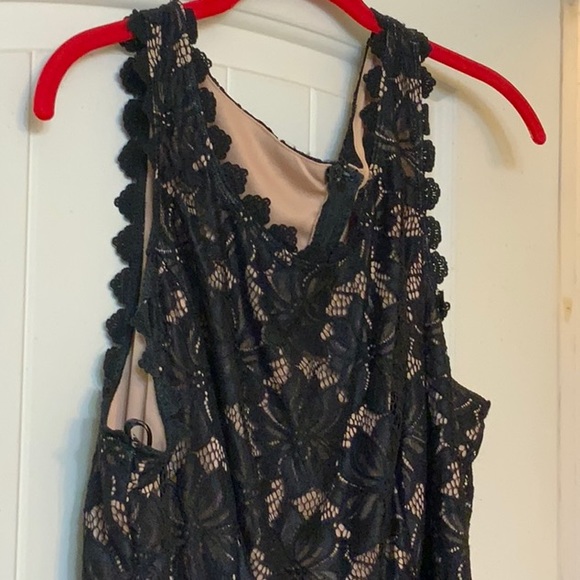 Black lace overlay nude dress - Picture 2 of 4